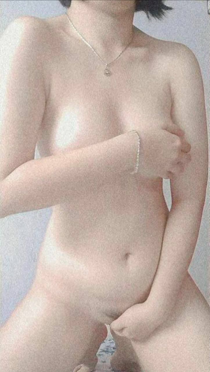 Cô gái trẻ - Tôi là chất độc: Cô ấy có rất nhiều dịch âm đạo và nước trái cây. Cô dì trẻ này chắc chắn được tạo nên từ nước. Nếu bạn nướng loại cà tím này, hương vị chắc chắn sẽ rất đậm đà!