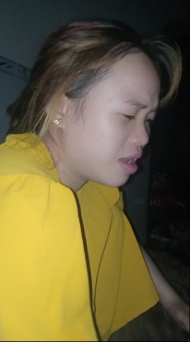 Người dì an ủi cháu trai thường xuyên bị bắt nạt ở trường